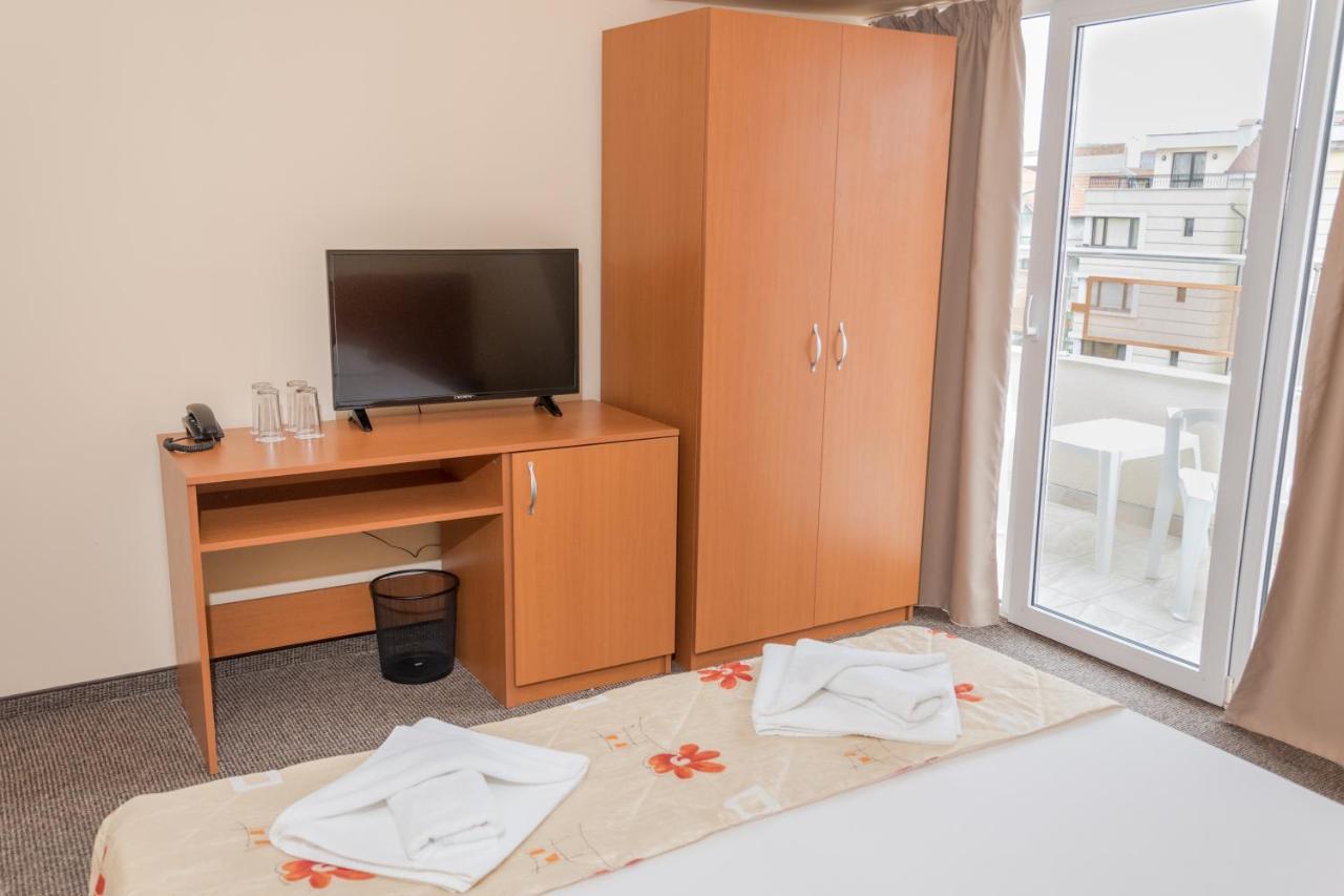 Eva Hotel 2*